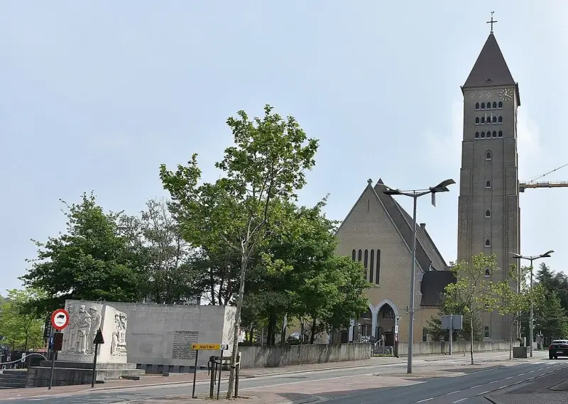 Heavy metal in de kerktoren van Genk