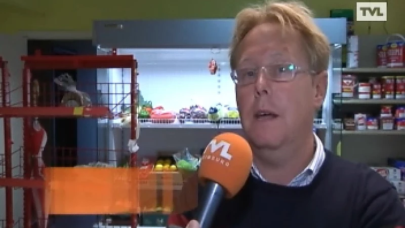 Krantenhandelaar in Rotem schopt overvaller buiten