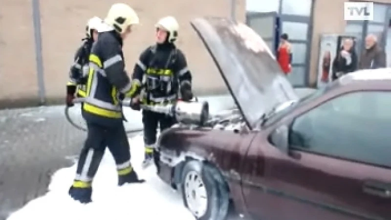 Wagen in brand op parking Carrefour Hamont