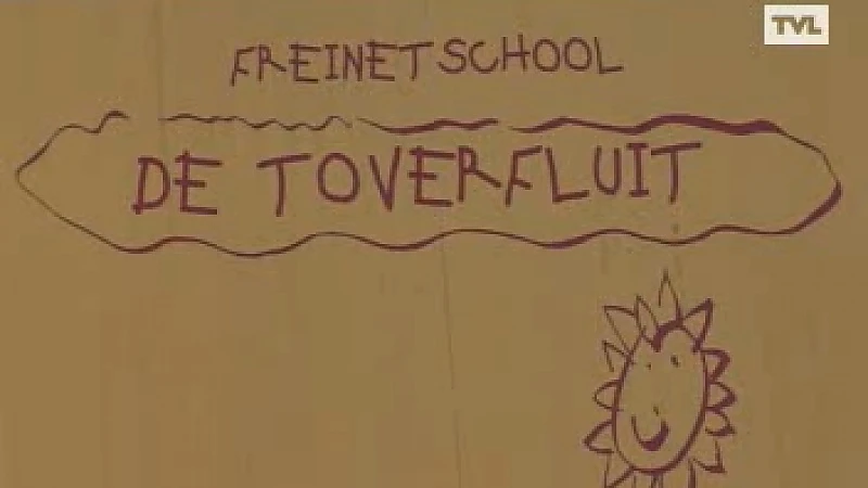 Ouders slaan tenten op aan schoolpoort