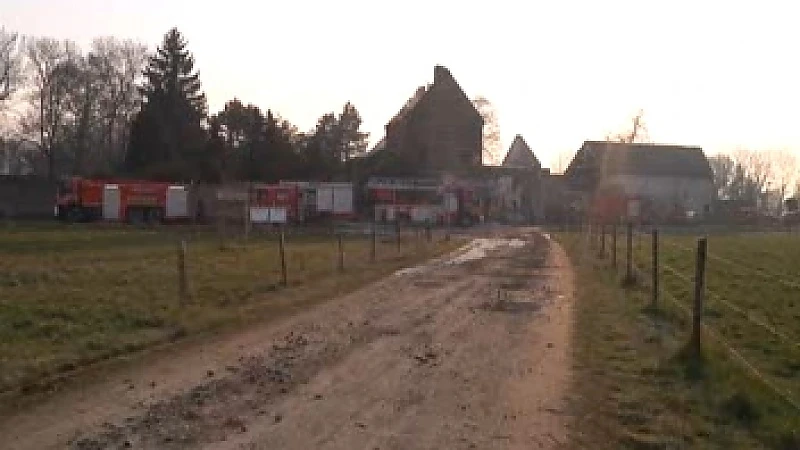 Beschermde Hoeve Caestert uitgebrand