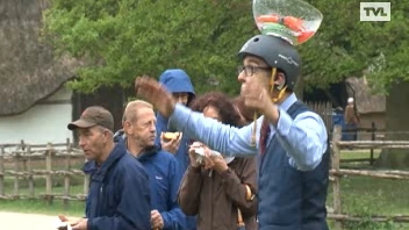 Regen houdt volk weg op Straattheaterfestival in Bokrijk