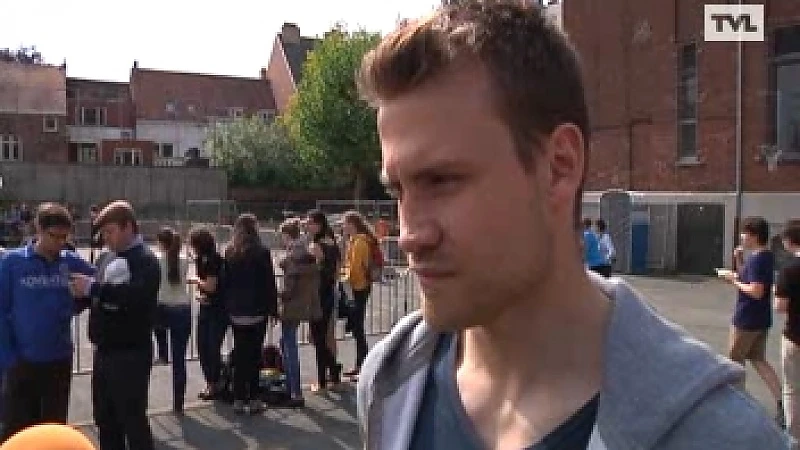Simon Mignolet signeert in college van Hasselt