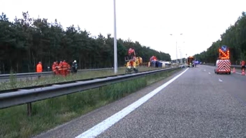 Tankwagen met giftige stoffen kantelt op E314