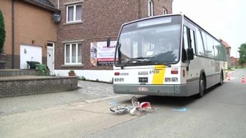 Vijfjarig meisje zwaargewond na aanrijding door lijnbus
