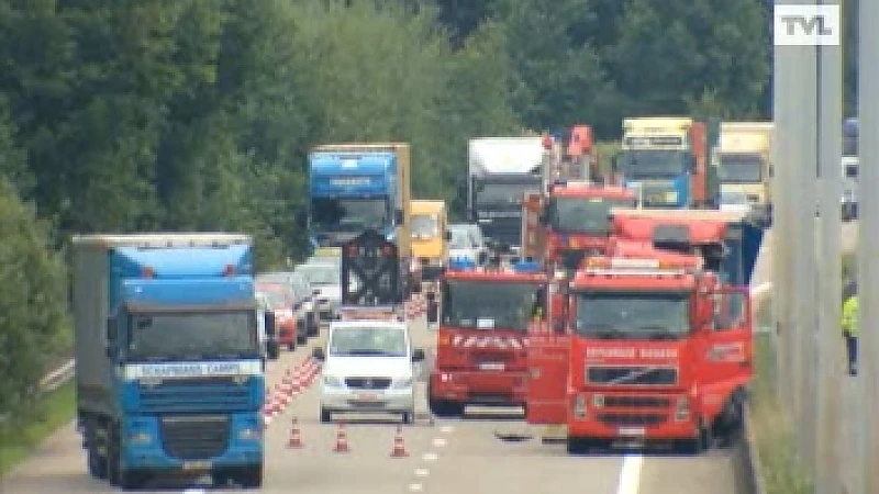 Wagen door middenberm E313 Lummen-Hasselt