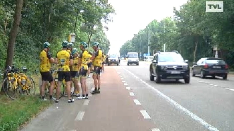 Deense wielertoeristen aangereden door vrachtwagen