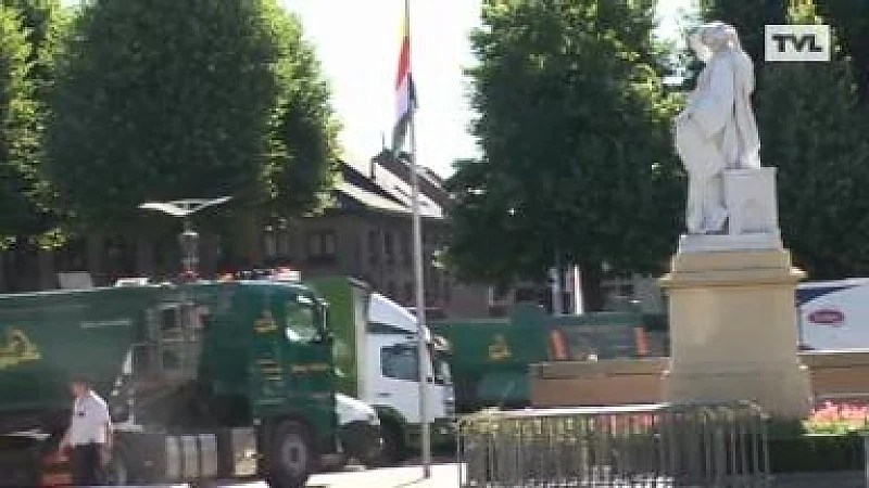 Markt Maaseik bedolven onder zand
