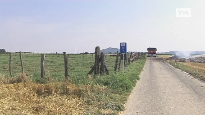Twee grote strobalen aangestoken in Riemst