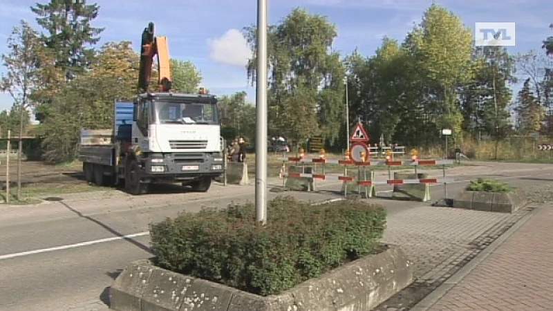 Fabriekstraat Lommel afgesloten door wegverzakking
