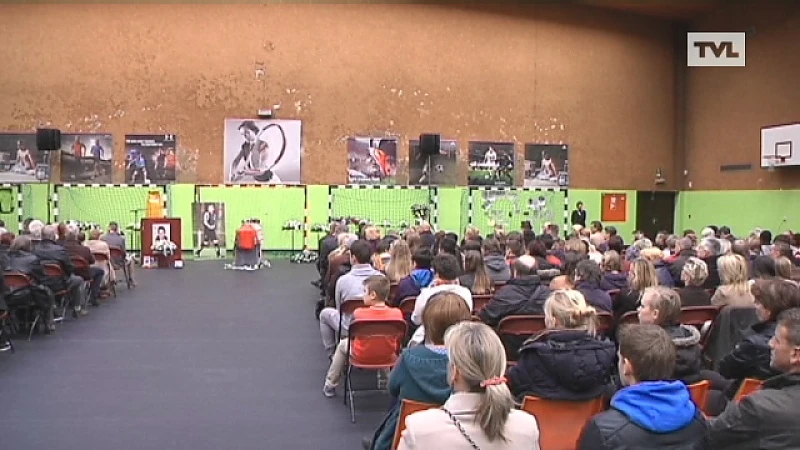 Honderden mensen nemen afscheid van 13-jarige Sander