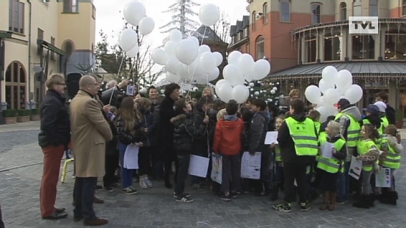 Maasmechelen Village haalt collectebus boven tegen kinderarmoede