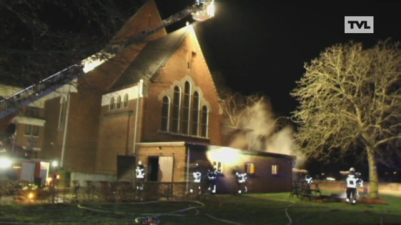 Brand vernielt pastorie en kerststal in Bree