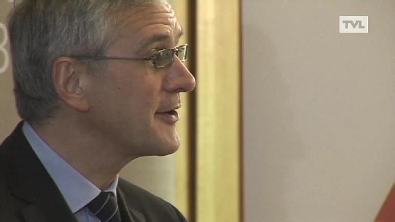 Kris Peeters plant eik als start plattelandsontwikkeling De Merode