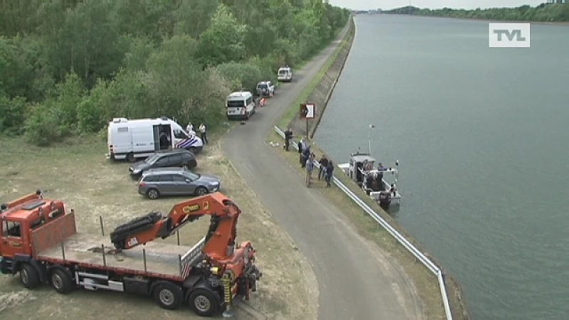 Politie speurt bodem Albertkanaal af
