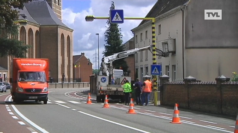 Truienaar in hoogtewerker dodelijk ten val na botsing