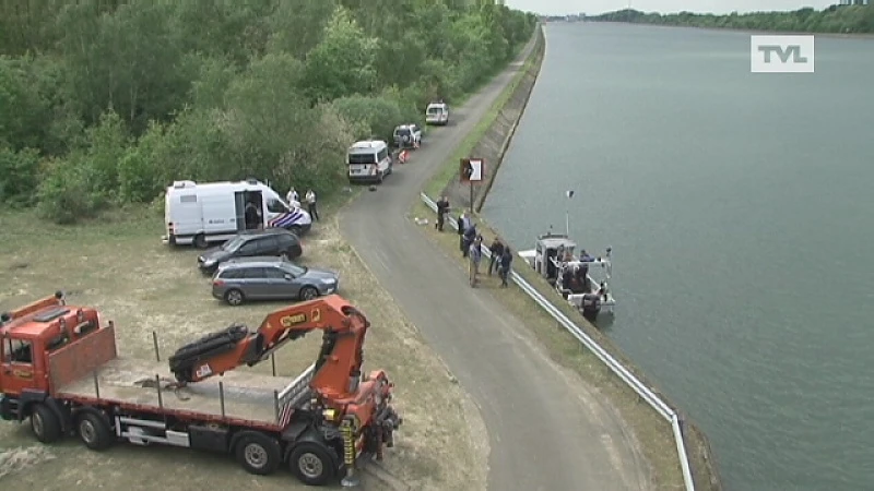 6 autowrakken opgevist uit Albertkanaal