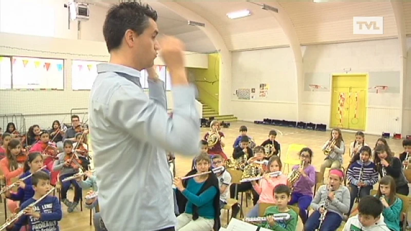 Kansarme kinderen leren muziekinstrumenten bespelen