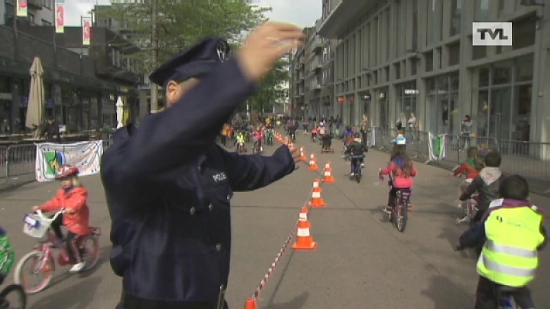 Kleuters leren fietsen in Genk