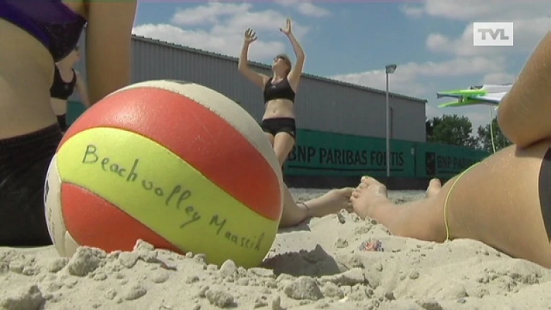 Internationaal beachvolleybaltoernooi voor de jeugd in Maaseik