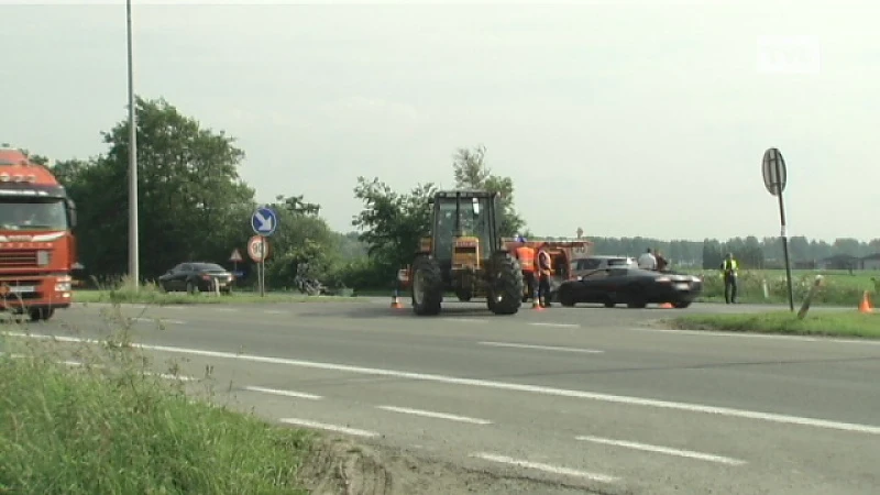 Beringse motard in levensgevaar na aanrijding met tractor