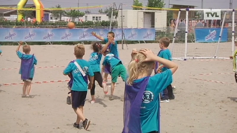 1.000 jongeren sporten samen op Beachball Kuringen