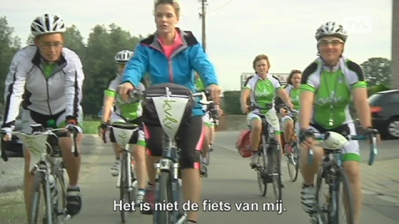 Boerinnen fietsen land door tegen problemen landbouwsector