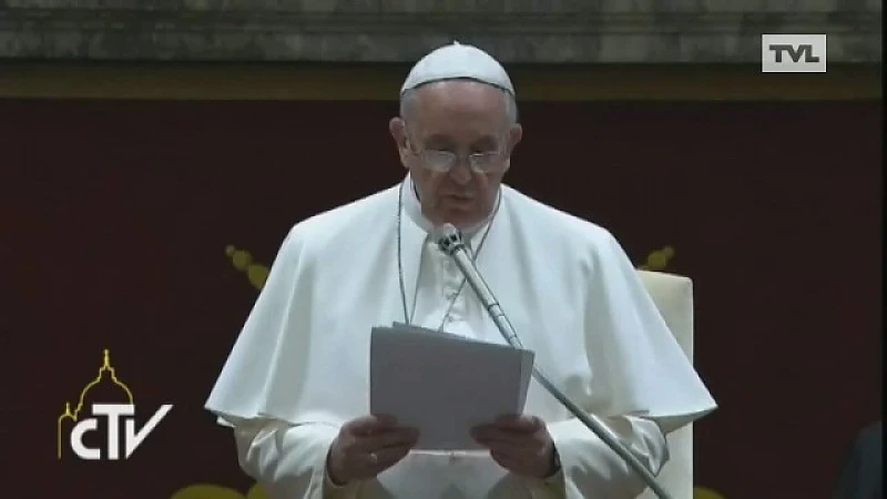 Paus Franciscus spaart "ziek" Vaticaan niet tijdens kerstboodschap