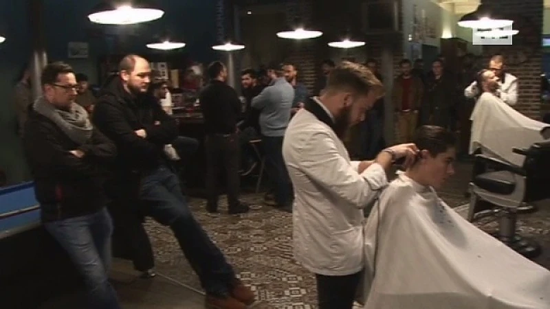 Maaseikse vintage barbier draait overuren, klanten wachten met plezier