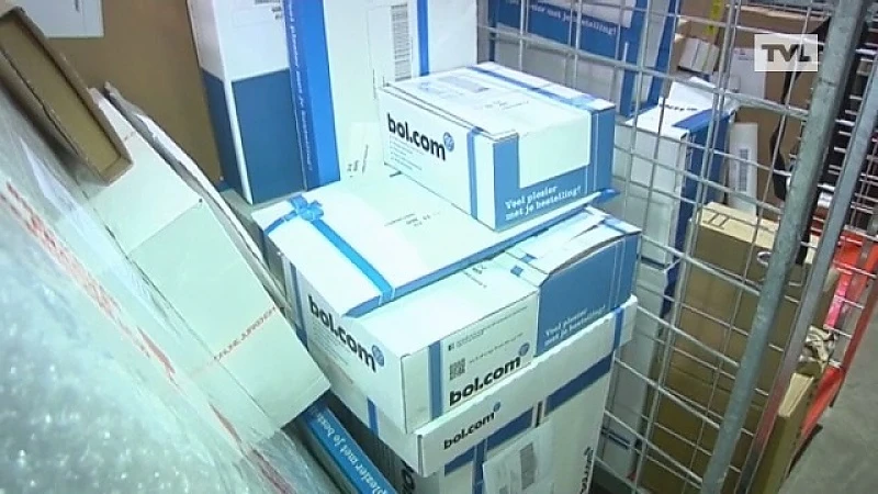 Alle hens aan dek bij pakjesdiensten door boom in online verkoop
