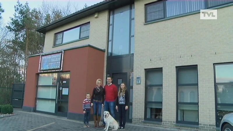 Energiecoach Yves helpt de familie Kemps om stroomverbruik te doen dalen