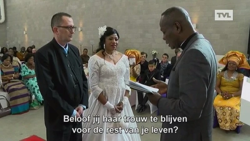 Een kleurrijke Nigeriaanse ceremonie voor het 20-jarige huwelijk van Mary & Patrick