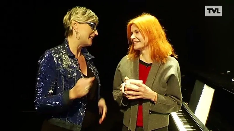Tjing Tjing: Axelle Red