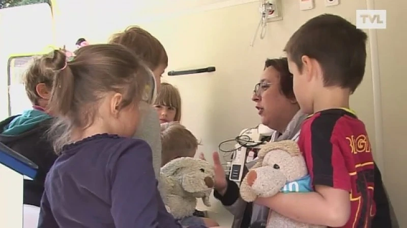 Kinderen en hun knuffel maken kennnis met het ziekenhuis