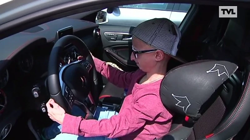 Progeriapatiëntje Michiel gaat voor zijn rijbewijs
