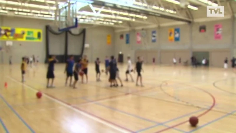 Ex-basketbalcoach vrijgesproken na filmen minderjarige speelsters