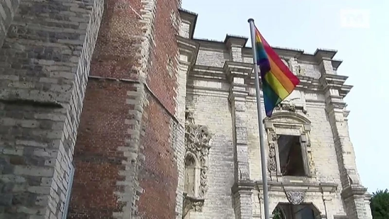 Sint-Truiden hangt regenboogvlag uit tegen homofobie