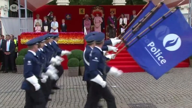 Politie in défilé: politievakbond blijft tegen