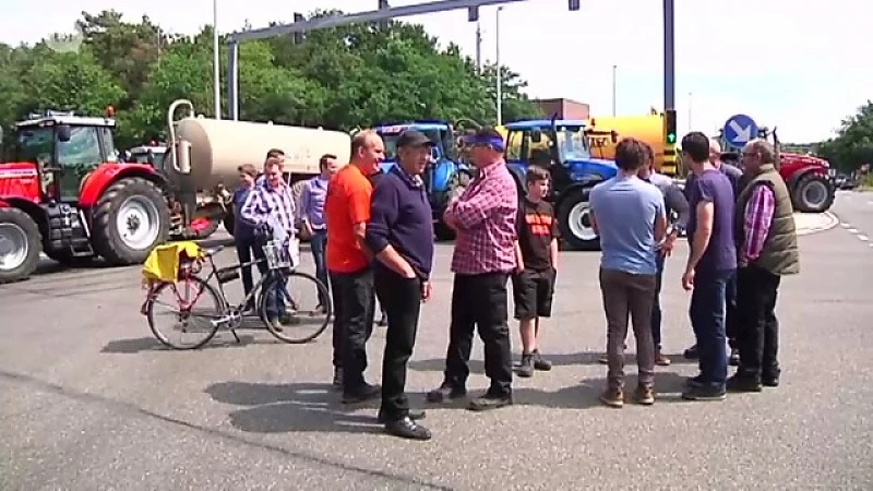 Boze boeren bezetten centrum van Genk