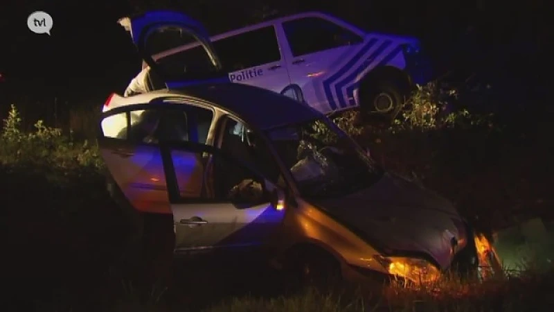 Politiecombi crasht in Diepenbeek na achtervolging