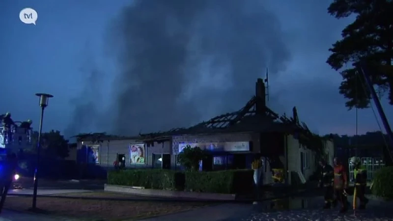 Restaurant vernield bij uitslaande brand op camping Blauwe Meer