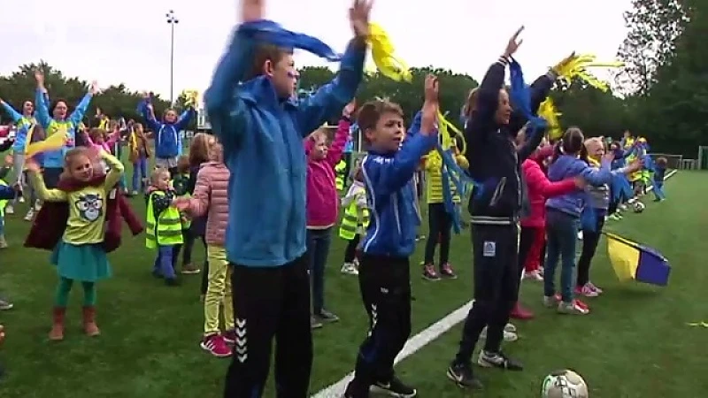 Schoolkinderen steunen vierdeklasser Spouwen-Mopertingen voor bekerclash