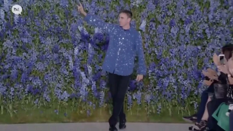 Raf Simons maakt indruk met nieuwe collectie voor Dior