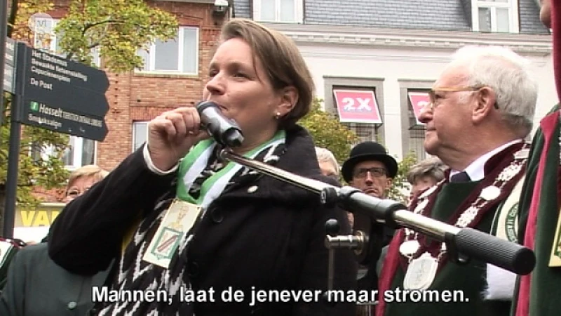Tienduizenden mensen klinken op Jeneverfeesten