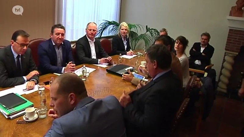 Regering stuurt extra politiemanschappen naar gemeenten die vluchtelingen opvangen