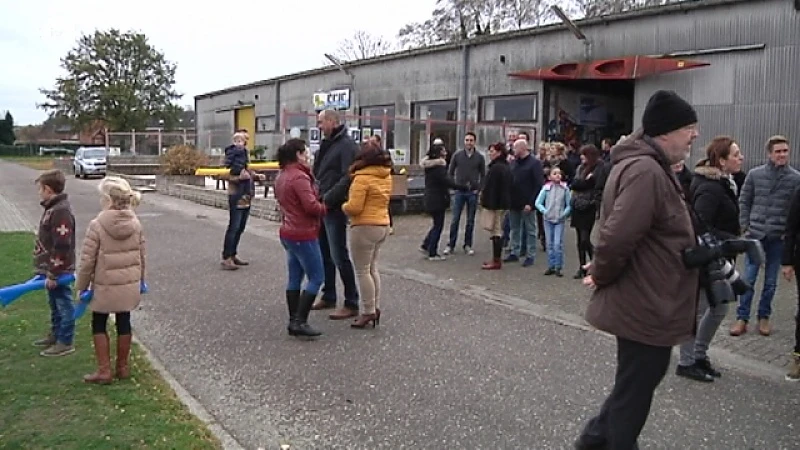 Bedrijfsleider zwemt kanaal over na weddenschap