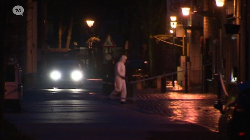 Man wurgt zijn vrouw in boetiek