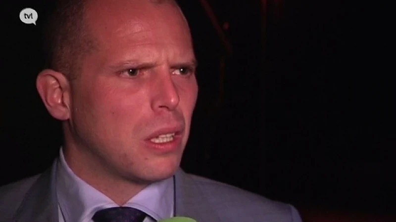 Theo Francken bezoekt asielcentrum Helchteren