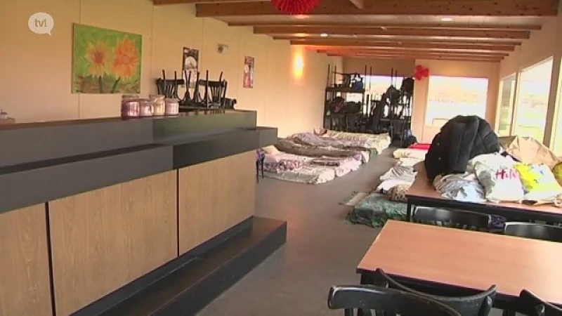 Vrijwilligers vangen vluchtelingen op in voetbalkantine in Heusden-Zolder