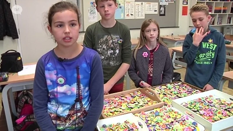 School uit Opglabbeek maakt bloemen als protest tegen zinloos geweld